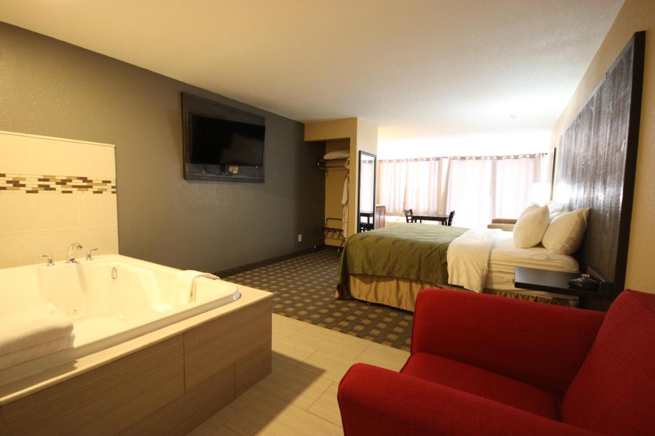 Quality Inn Брейсбридж Экстерьер фото