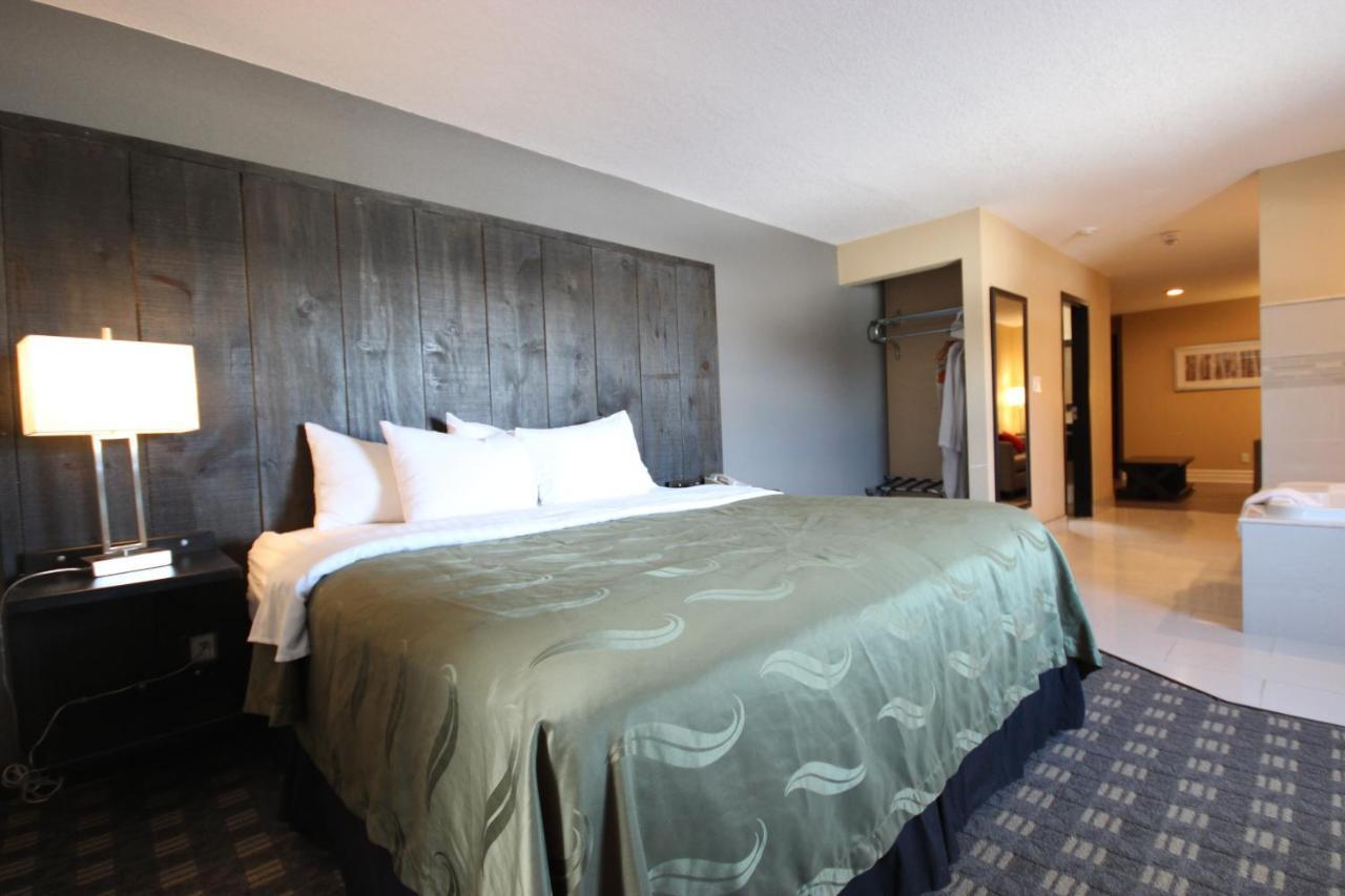 Quality Inn Брейсбридж Экстерьер фото
