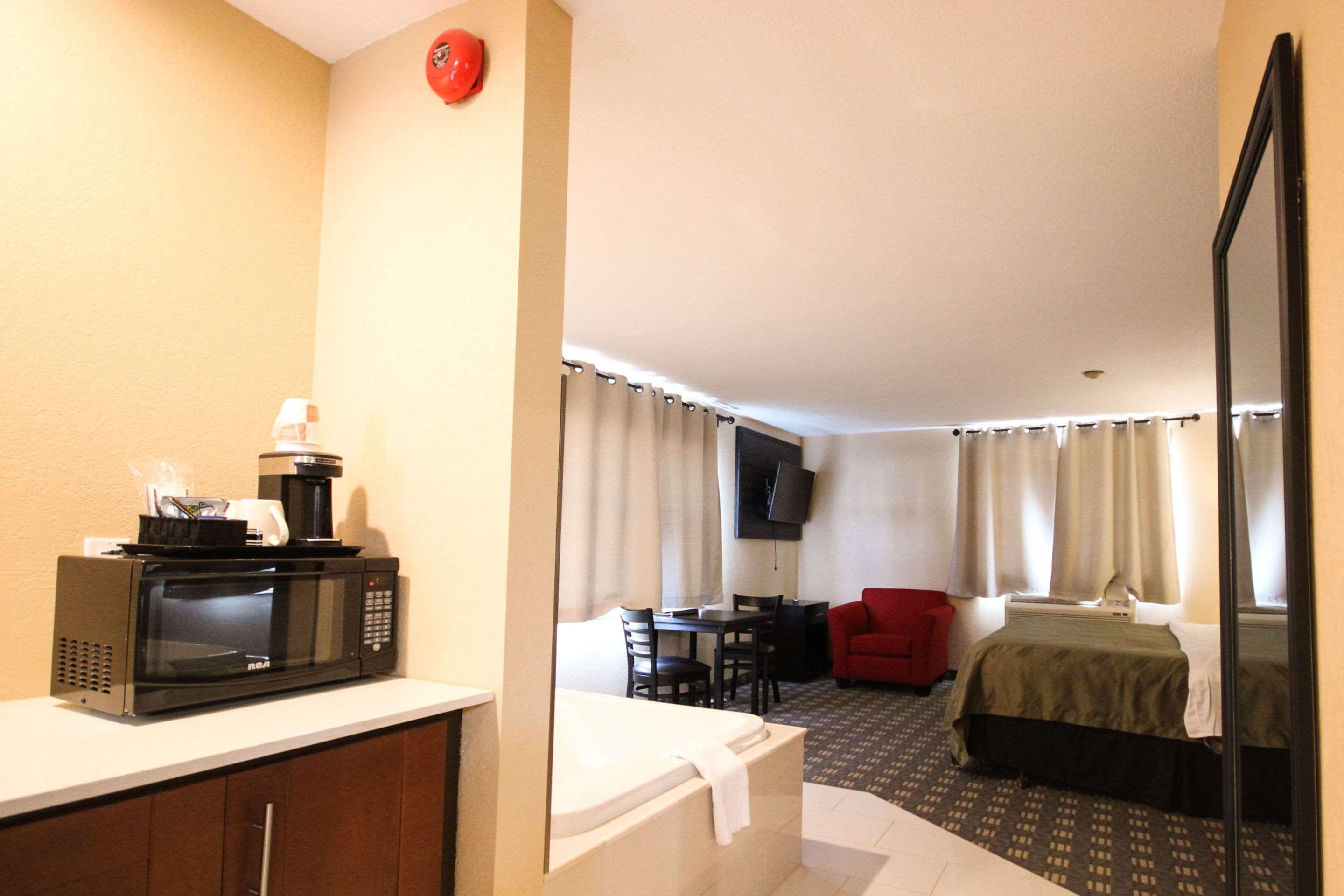 Quality Inn Брейсбридж Экстерьер фото