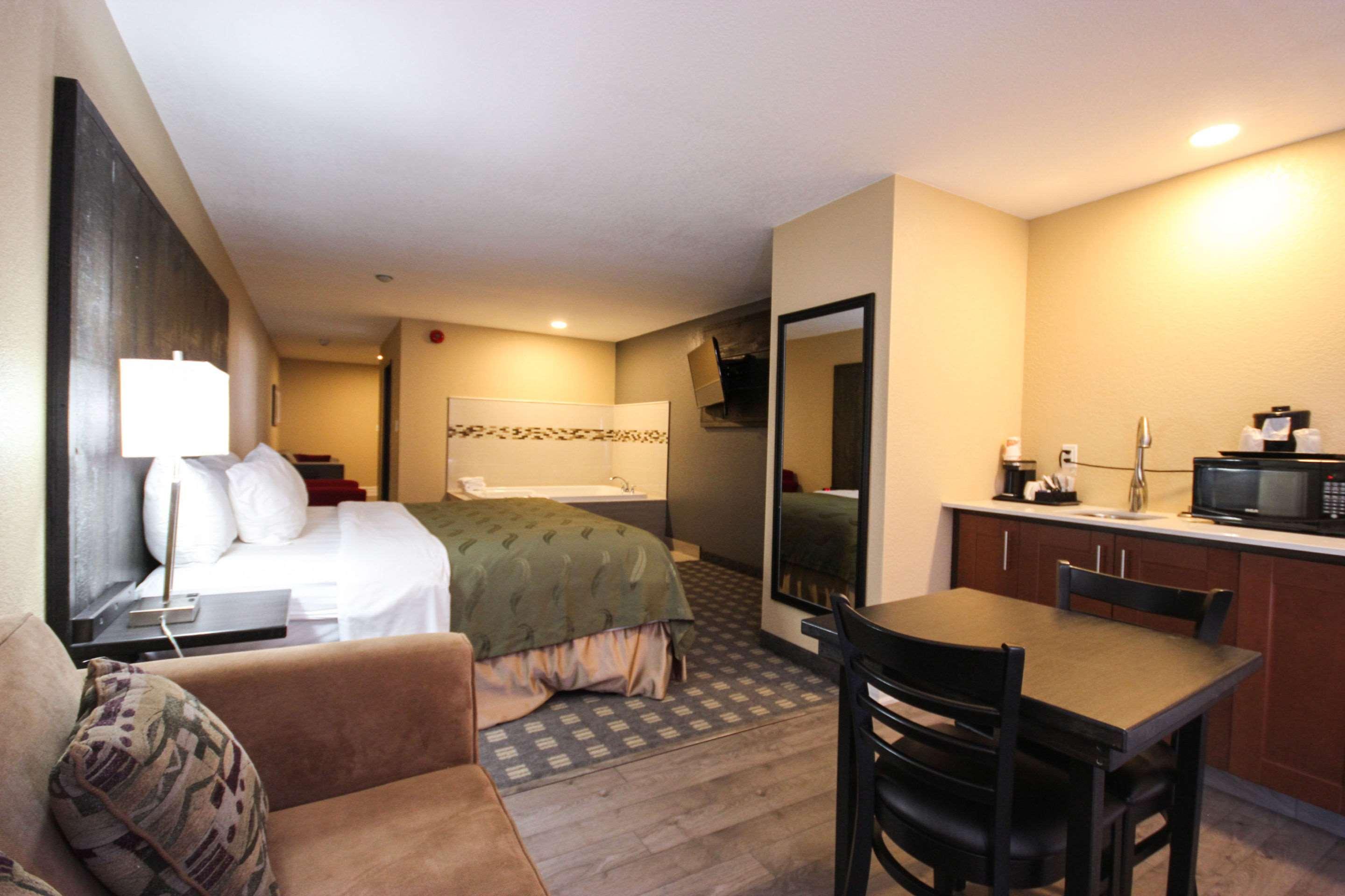 Quality Inn Брейсбридж Экстерьер фото