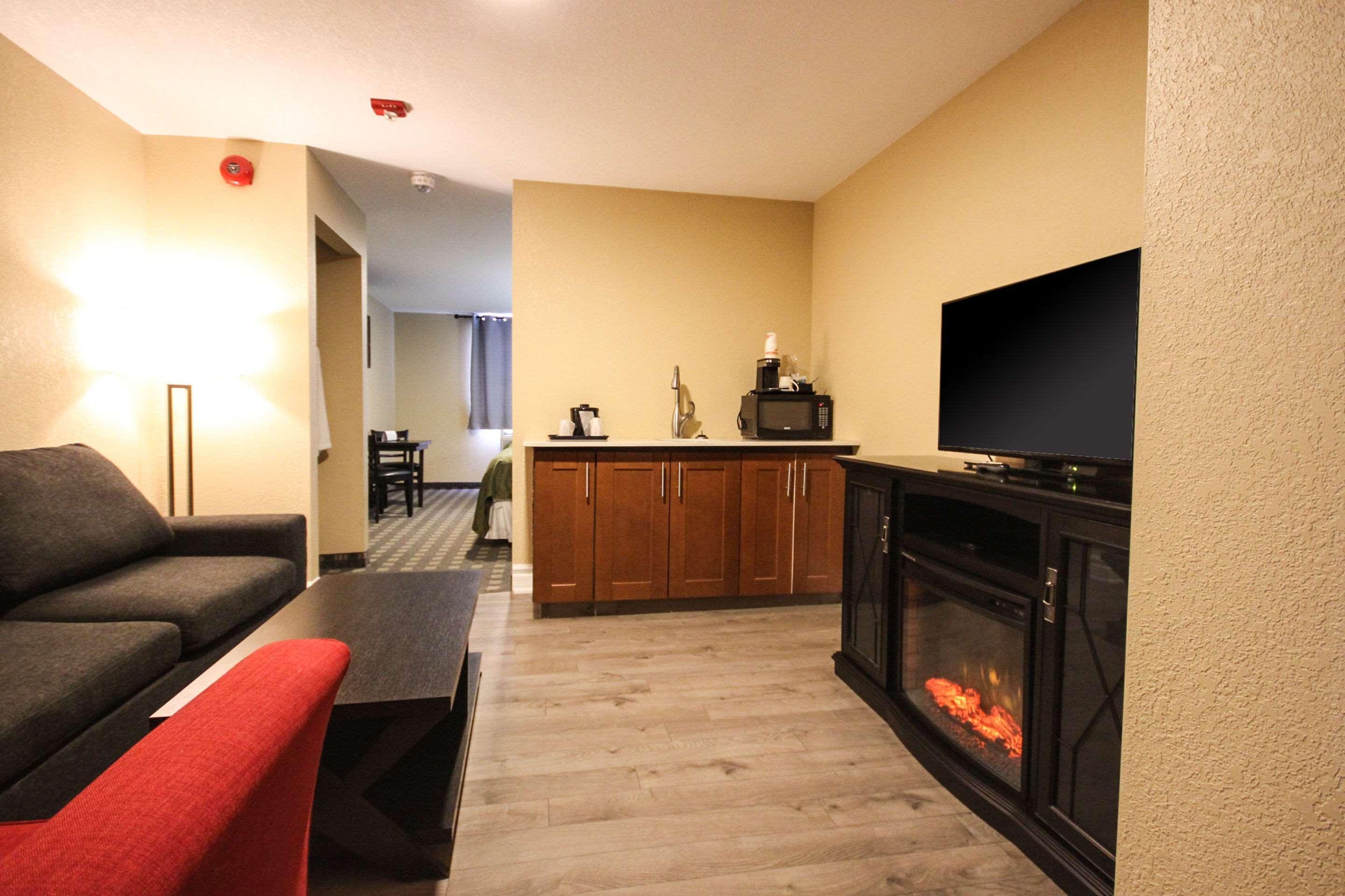 Quality Inn Брейсбридж Экстерьер фото