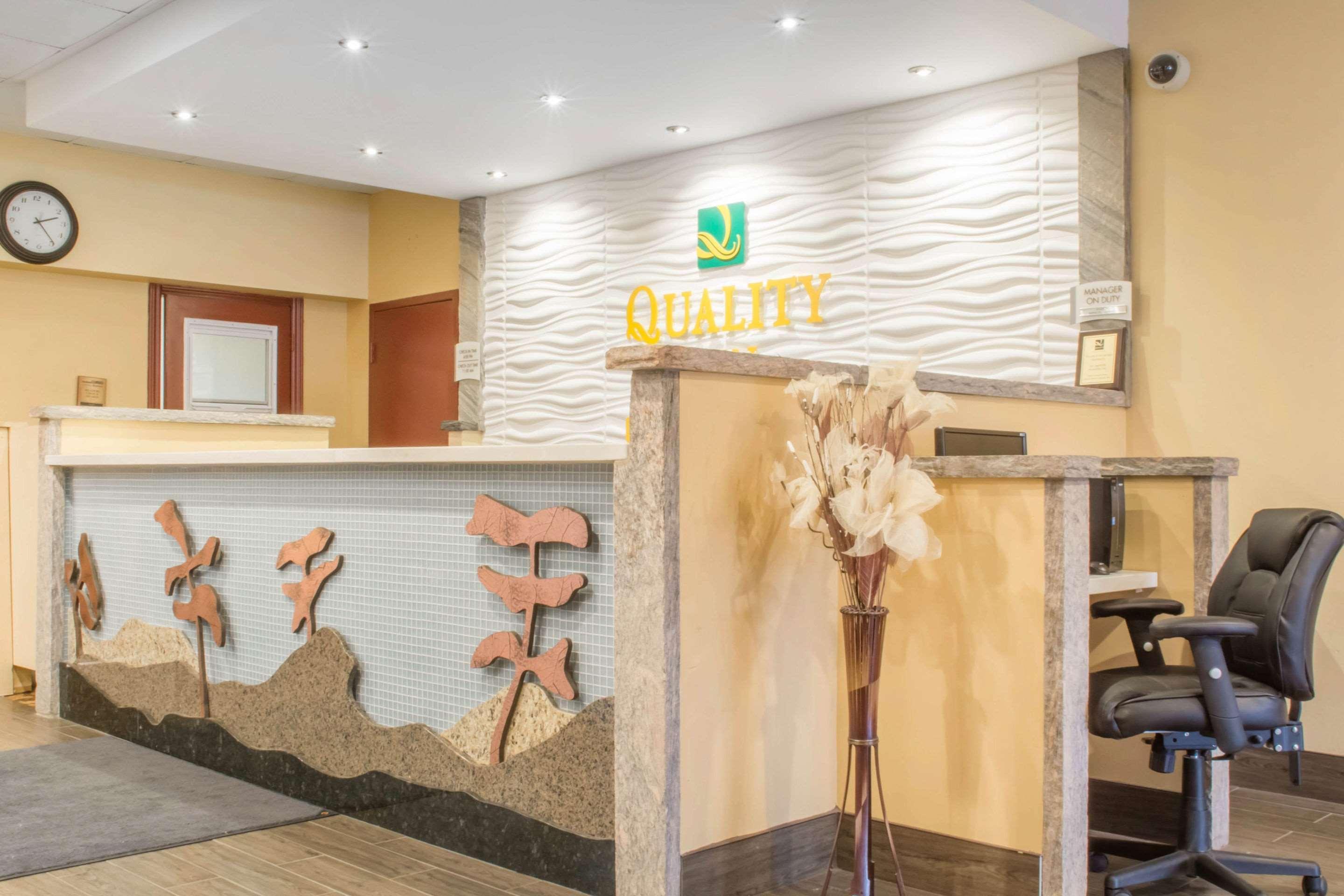 Quality Inn Брейсбридж Экстерьер фото