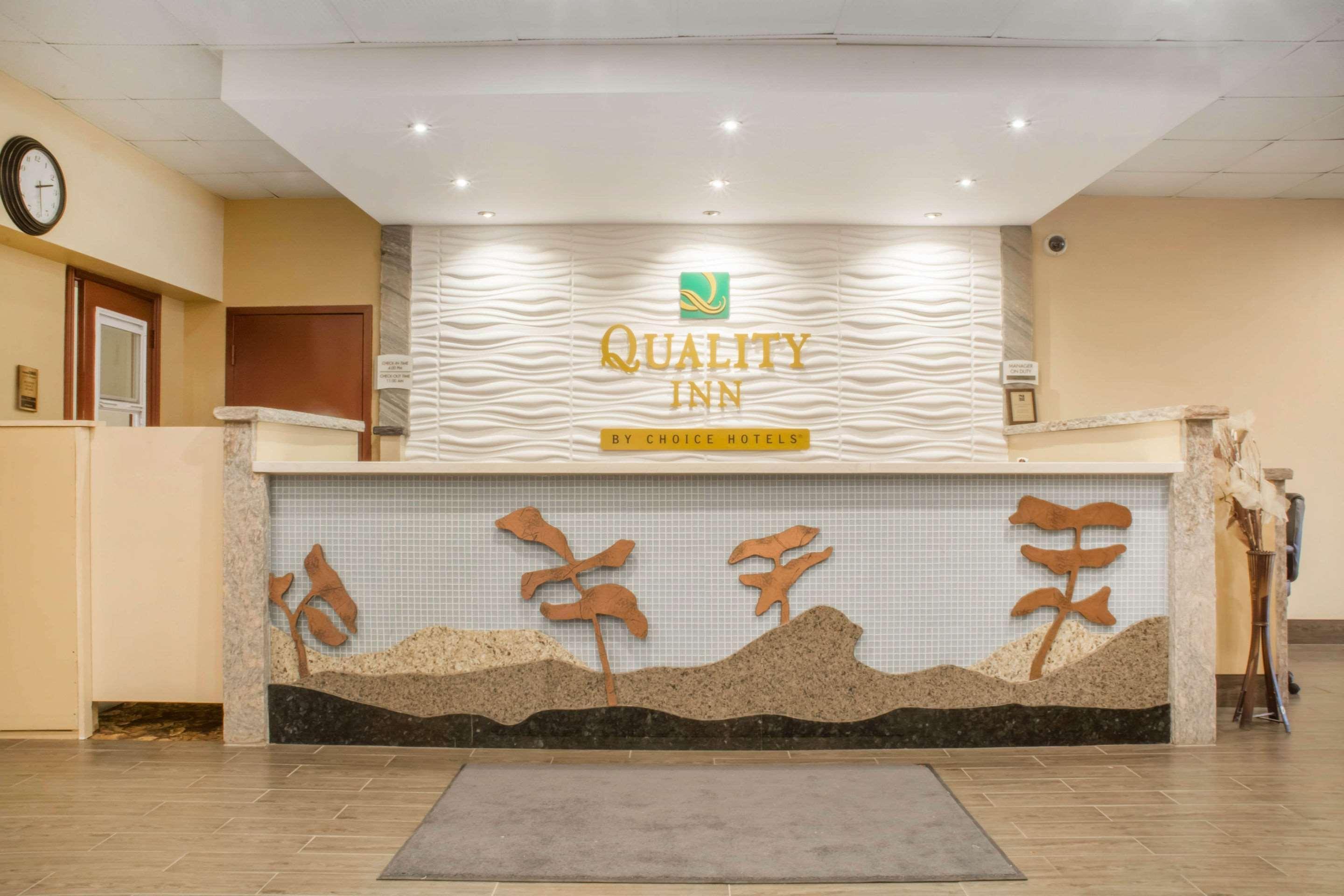 Quality Inn Брейсбридж Экстерьер фото