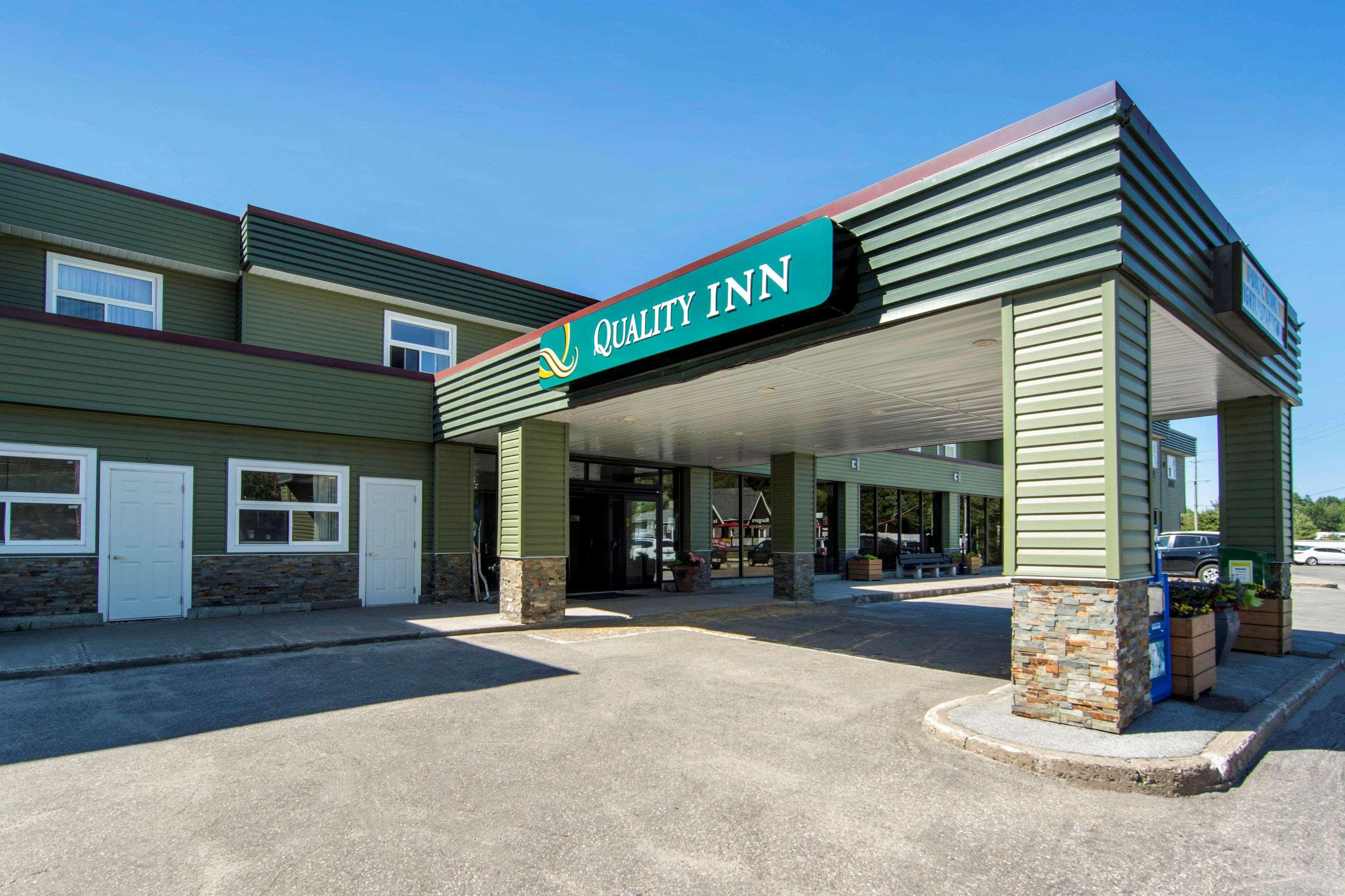 Quality Inn Брейсбридж Экстерьер фото